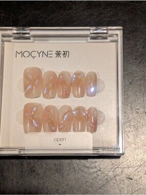 MOCYNE Press-On Nails With Iridescent Leaf Accent - Nude & Gold Design - 10 Piec